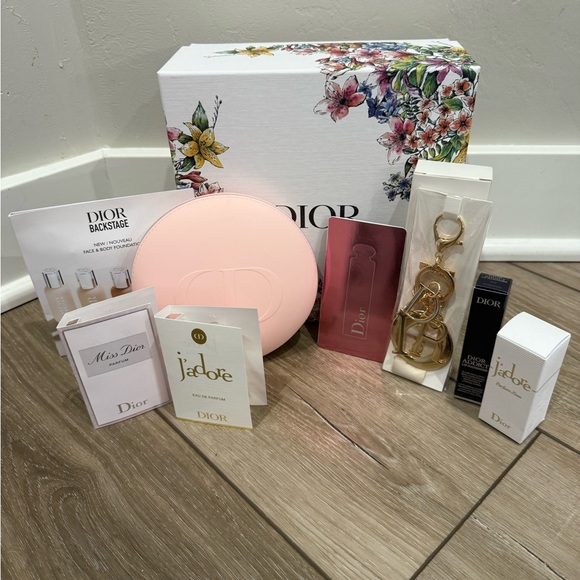 👛Dior Resellers Bundle - Picture 1 of 2